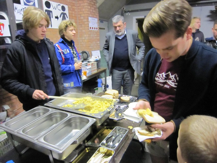 Burgemeester Harry Hendrickx (DBM) kwam ook een babbeltje slaan.