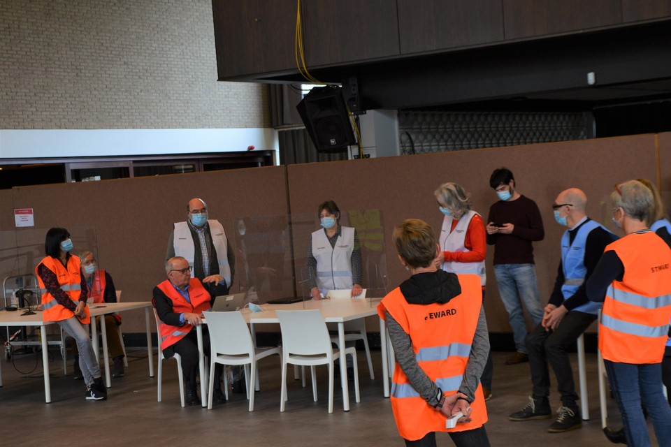 De debriefing na de generale repetie in het vaccinatiecentrum van de eerstelijnszone Voorkempen.