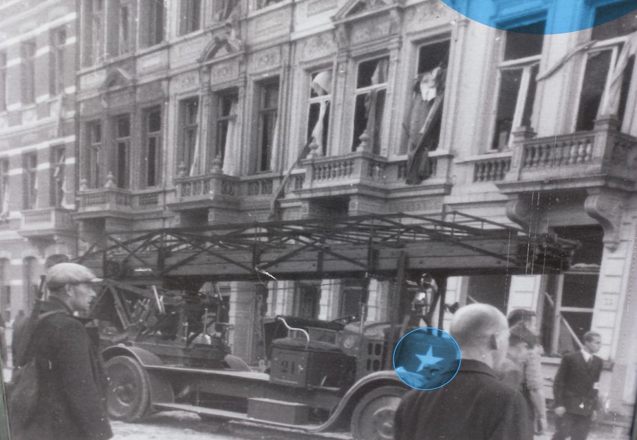 Getroffen gevels in de Karel Rogierstraat.