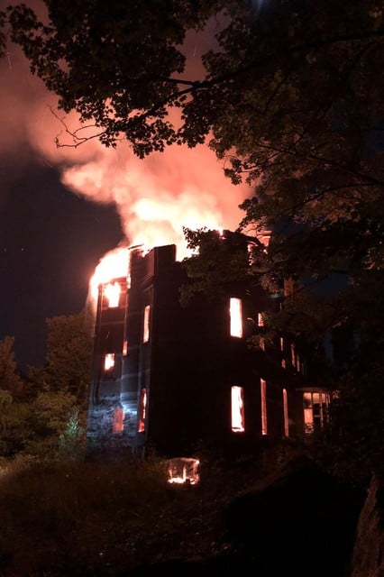 Uitslaande brand in kasteel Lindenbos