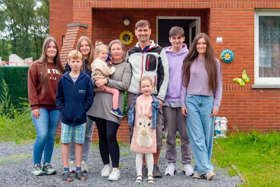 Sasha en Vladimir met hun zeven kinderen in ‘Families XXL’