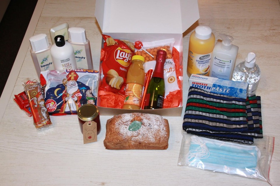 Ook sponsors zorgen er mee voor dat mensen in armoede een kerstpakketje krijgen.