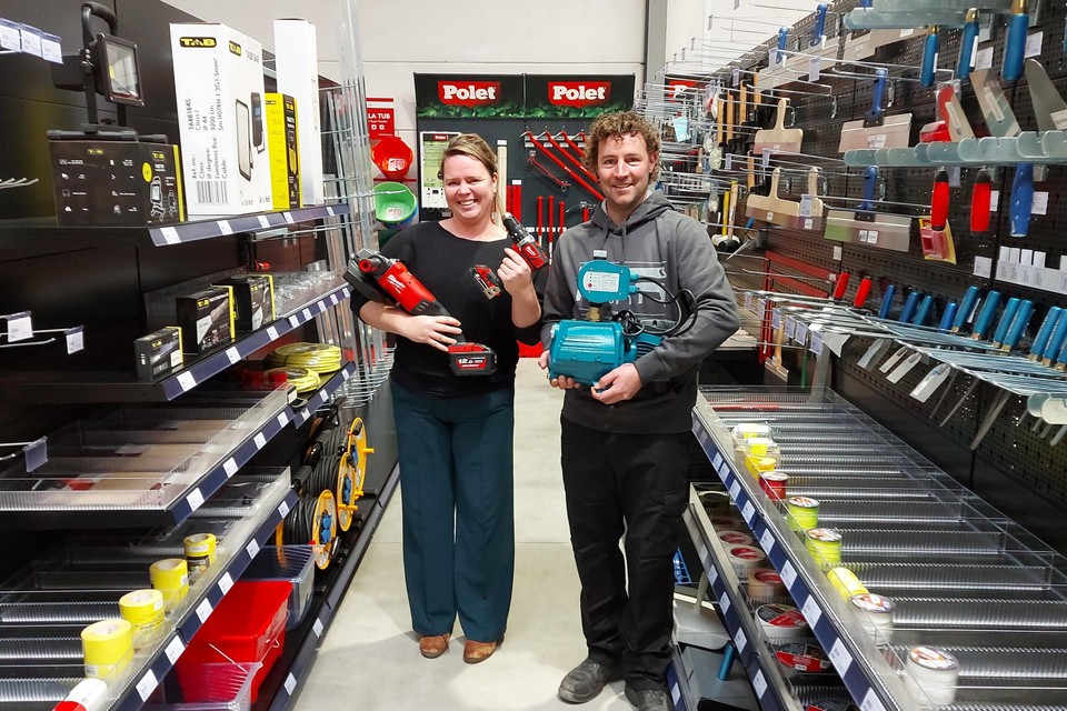 Wim Bax en zijn vrouw Joke Soffers verkopen en verhuren machines, gereedschappen en waterpompen.