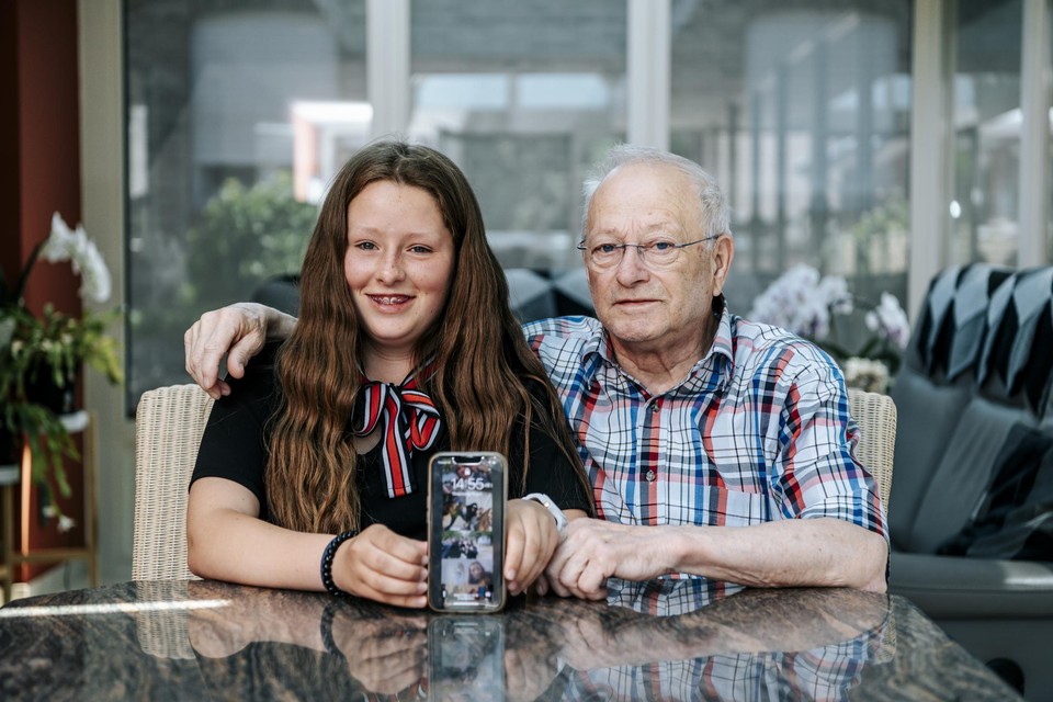 Roger Melotte kocht vijf maanden geleden een iPhone voor zijn kleindochter dochter Laura. Hij wacht nog steeds op een beloofde cashback.   