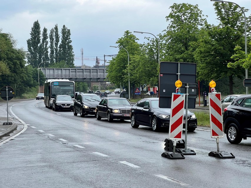 Vooral op de Postzegellaan komende van het station was het file om richting Jubellaan en E19 te rijden.