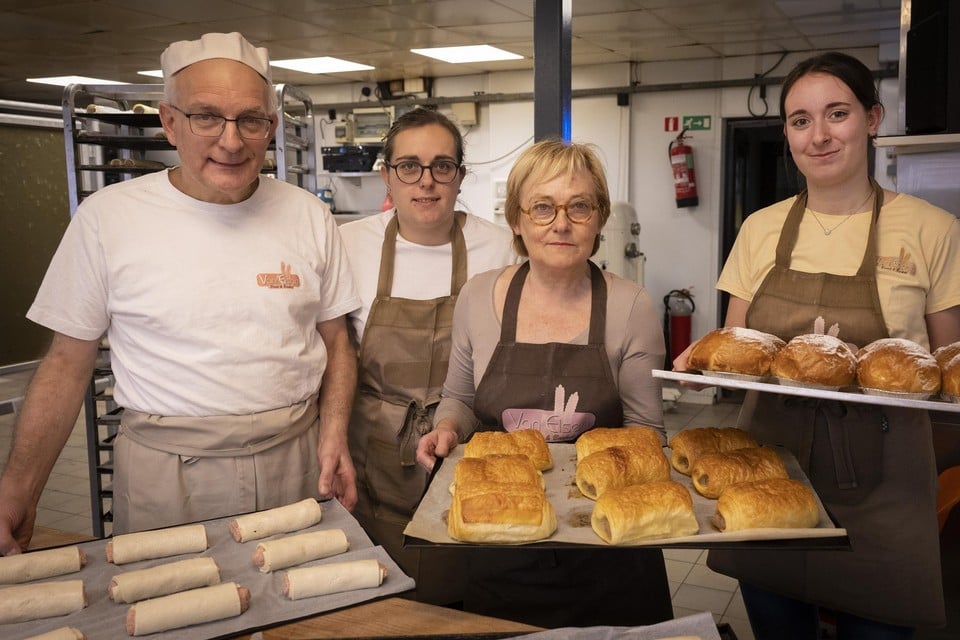 Bakker Luc Van Elsen, zijn dochter Stephanie, zijn vrouw Denise en winkelbediende Liesa: Verloren Maandag is de hoogdag voor de bakkerij.’  