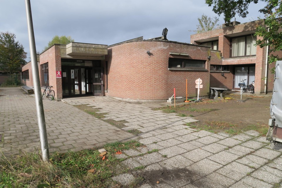 De huidige administratieve vleugel van het internaat wordt gesloopt.