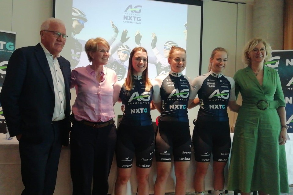 Patrick Lefevere naast ploegmanager Natascha Knaven-den Ouden, rechts Heidi Delobelle, Ceo van AG   