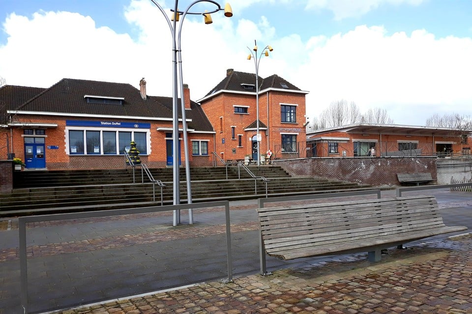 Het neergestoken slachtoffer werd uiteindelijk voor het station van Duffel aangetroffen.