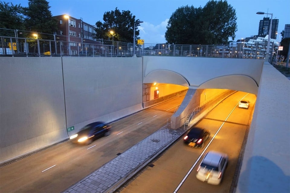 De Maastunnel in Rotterdam krijgt in 2022 een E-Lane waarop uitsluitend elektrisch openbaar vervoer mag rijden. 