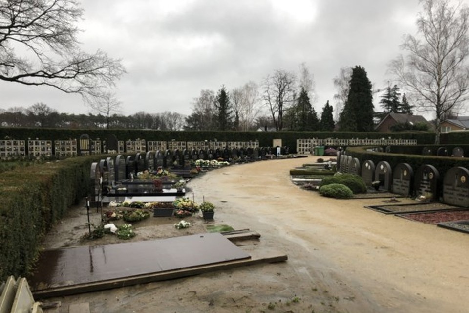 Eind vorige maand moest een familie in Noorderwijk rechtsomkeer maken omdat er geen graf was voorzien voor de overledene. 
