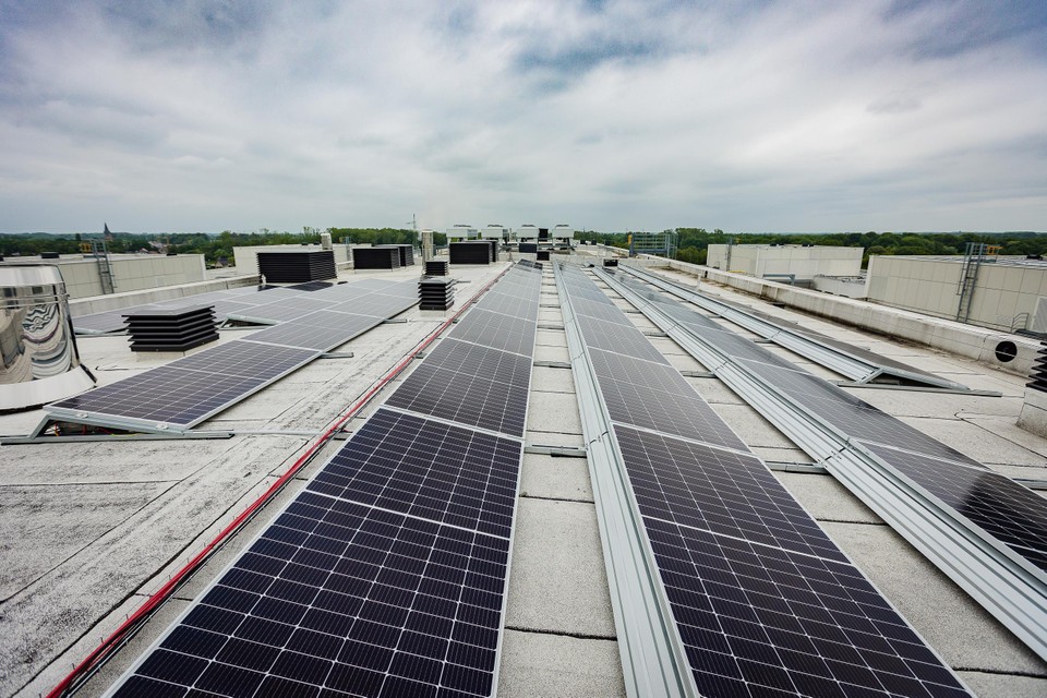 De zonnepanelen zijn goed voor 8 tot 9% van het energieverbruik van het ziekenhuis. 
