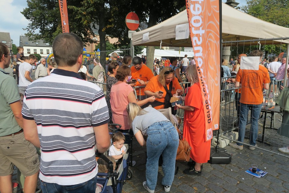 Controle bij de Covid Save-zone op de Kerkplaats.