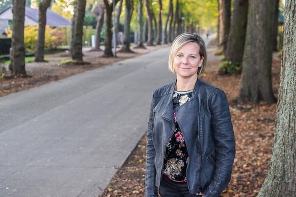 Eva Brandwijk legt tijdens de gemeenteraad van 5 oktober de eed af als schepen.