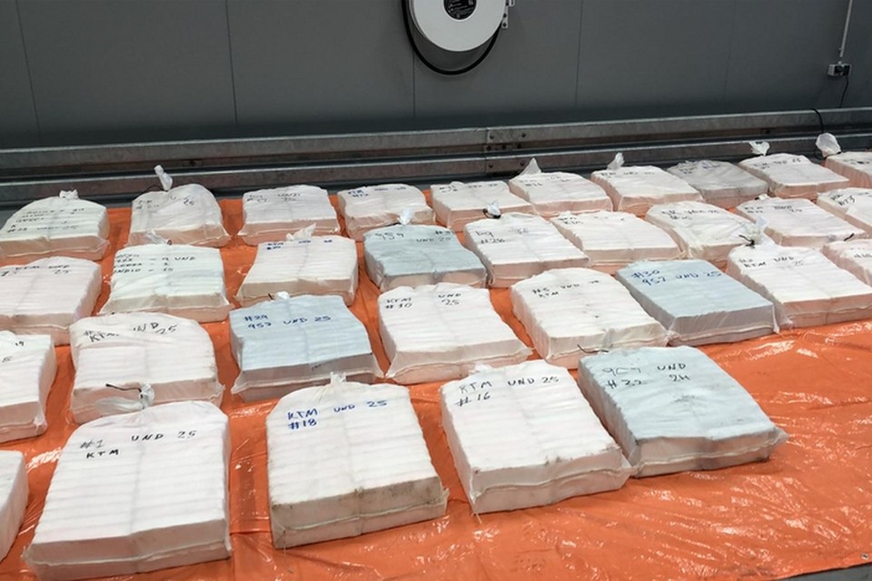 Maandag werd in Rotterdam nog een lading cocaïne van 865 kilo onderschept die bestemd was voor Antwerpen. 