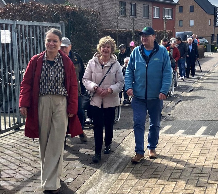 De route werd ingewandeld. Onderweg liggen de voetpadden zo effen mogelijk.