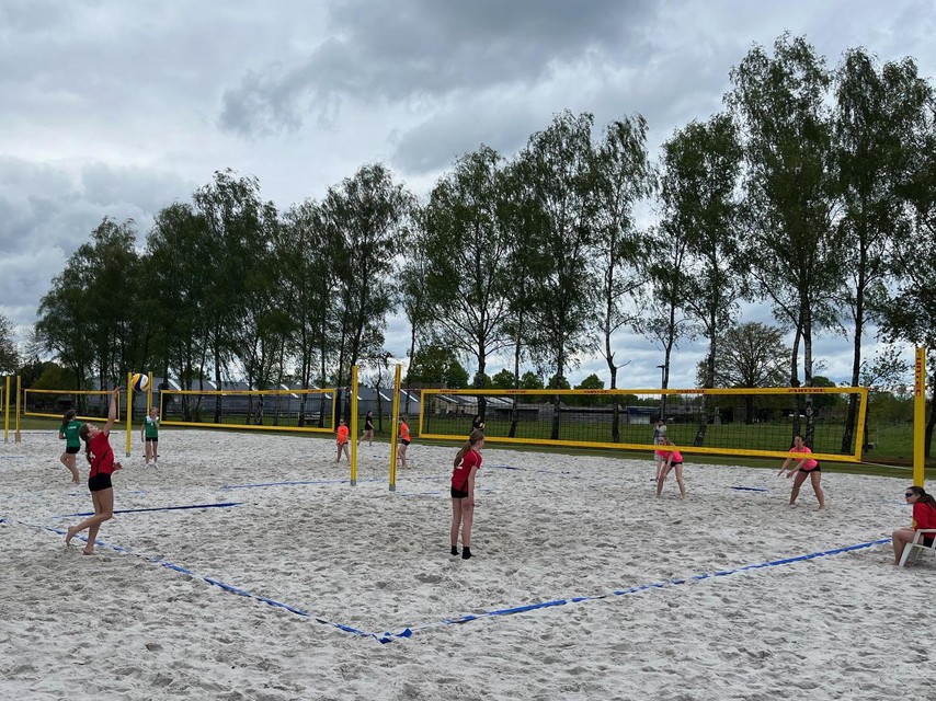 De beachvolleybalvelden op de sportsite Balsakker zijn zaterdag ook al ingespeeld.