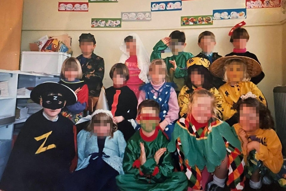 Gunter Uwens (linksonder in Zorro-pak) op een andere klasfoto van het schooljaar 1991-92.  