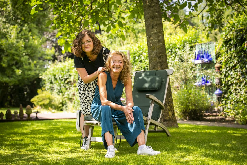 Petra Polak met dochter Melanie. “Door de coronacris ben ik vaak haar publiek. Ik begin er steeds meer van te genieten.”