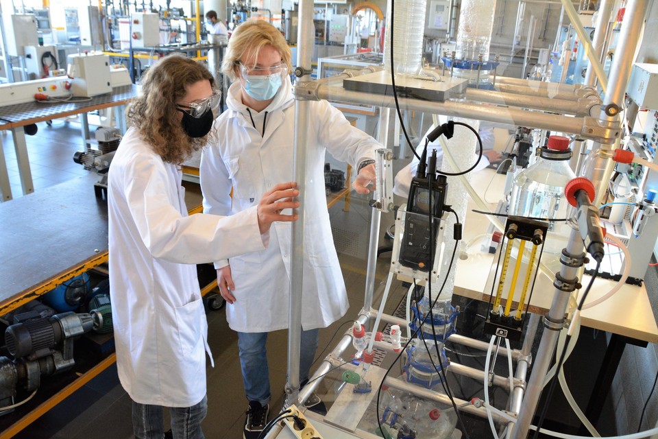 Lennerd Celis en Tim Meesters lopen al stage bij BASF en hopen er ook een job te vinden.