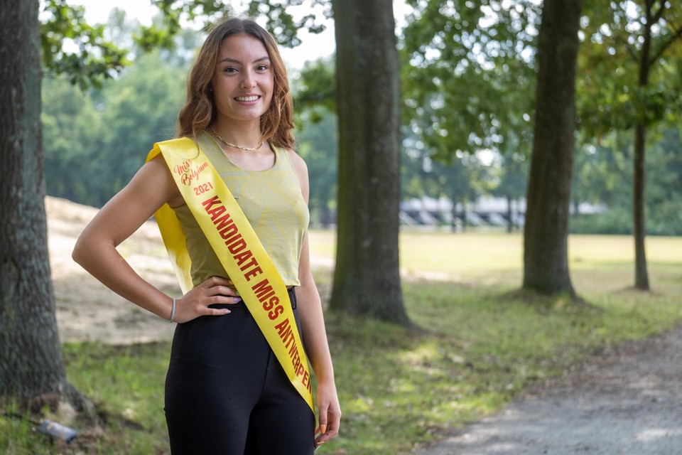 Miss Antwerpen wordt de vuurdoop van Zoë want ze nam nooit eerder deel aan een missverkiezing. 