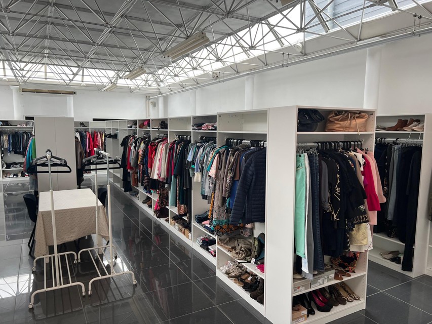 The Closet Store verhuurt kasten aan klanten die kledij willen verkopen.