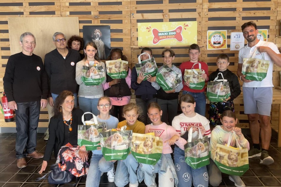 Na het bezoek kregen de leerlingen een zakje mee naar huis met wat extra informatie en een beetje dierenvoeding van Maxi Zoo.