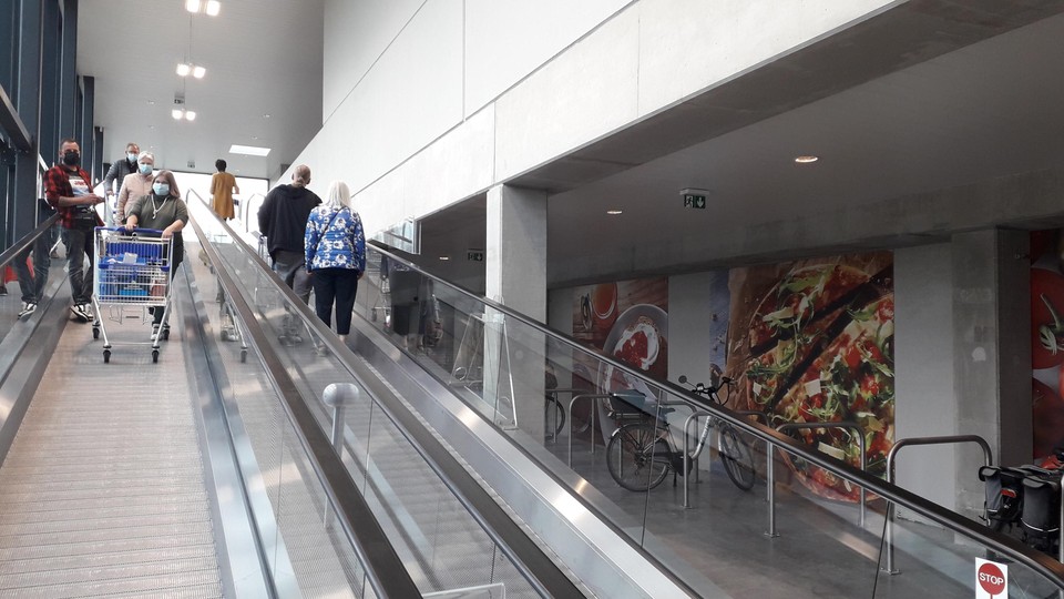 De winkel is te bereiken via rolpaden naar de eerste verdieping.