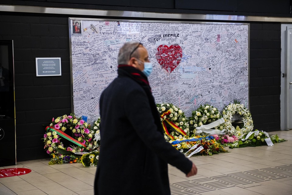 Herdenkingsmuur voor de aanslagen in het metrostation Maalbeek. 