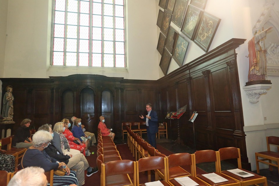 Bert Van den Bossche vertelde over de obiits die in de kerk hangen.