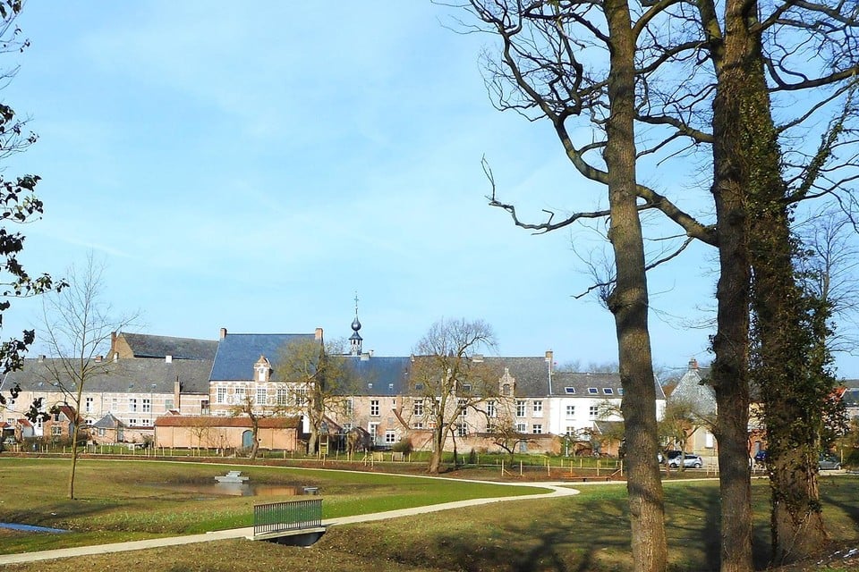 In het beheersplan voor het Begijnhof van Herentals staat ook wat de stad van plan is met de vesten. 