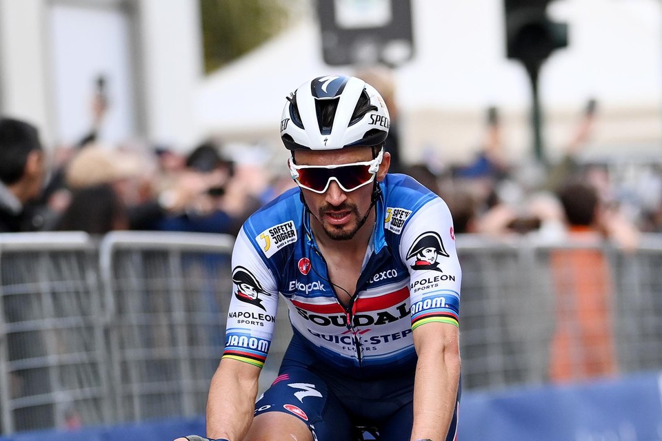 Alaphilippe viel voor de top van de Turchino, sloot weer aan en eindigde nog elfde.