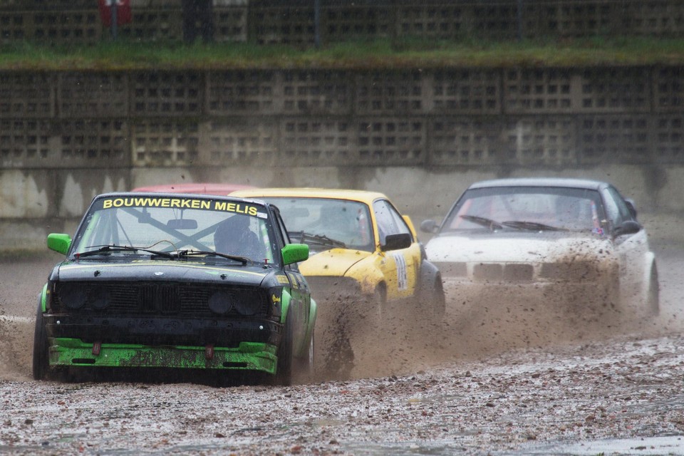 Door de felle regen was het parcours op den duur nog moeilijk berijdbaar. Andy Leysen in zijn BMW M5 had er het minste last van en won het modderballet in de klasse C.