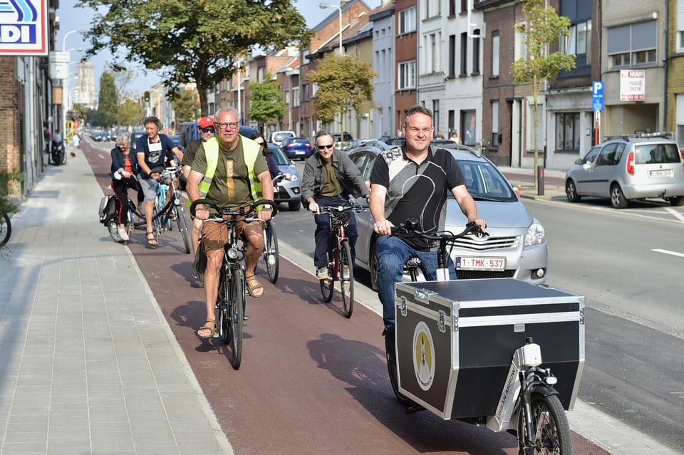Ook schepen van Natuur Patrick Princen kwam de nieuwe fietspaden mee inrijden.