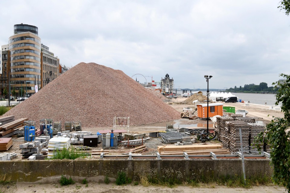 De Kaaien in Antwerpen worden op dit moment opgehoogd. Maar zal het voldoende blijken?