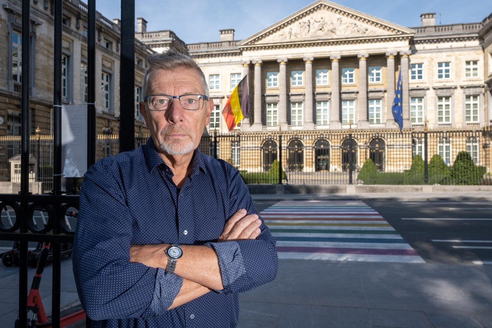 Rudi Kennes voor het Federaal Parlement, waar hij nu al actief is voor zijn nieuwe partij, de PVDA.