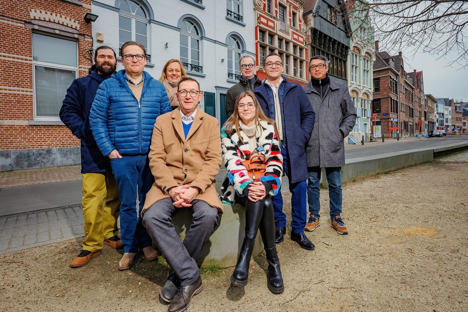 Het nieuwe bestuur van Unizo Mechelen, met in het midden kersvers voorzitter Piet Verlinden.