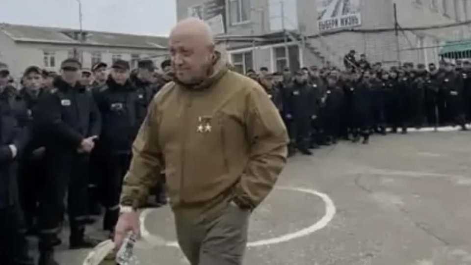 Jevgeni Prigozjin recruteert in een gevangenis in Mari El.