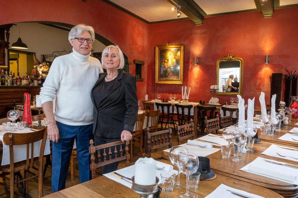 Ludo en Maggie in hun restaurant, Fonduehuisje Die Broederkes.