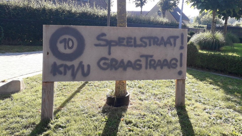 Normaal is de Lakvenheidedreef een doodlopende straat en spelen kinderen er op straat.