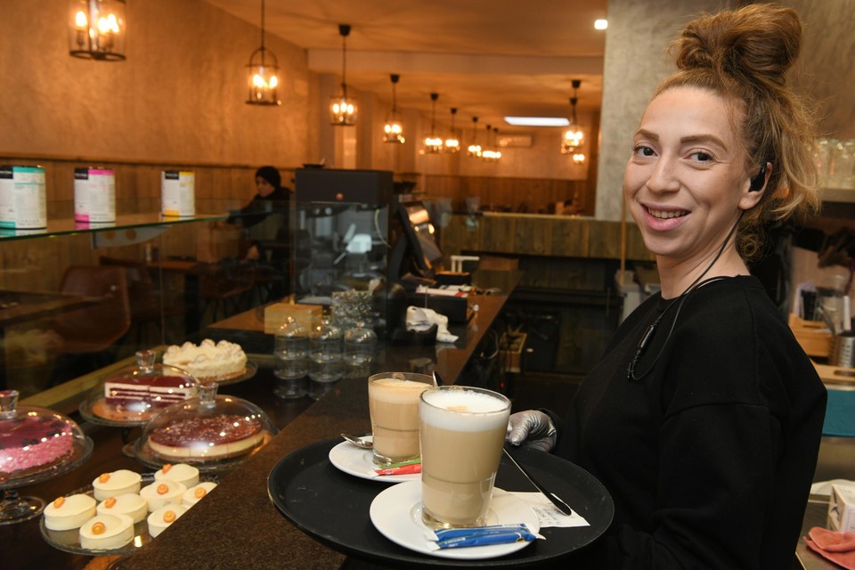 Wafa werkt in Daily Grind. “Op drukke momenten blijven mensen hier eindeloos rondjes draaien tot ze een parkeerplek gevonden hebben of uiteindelijk gefrustreerd beslissen om elders hun auto achter te laten.”