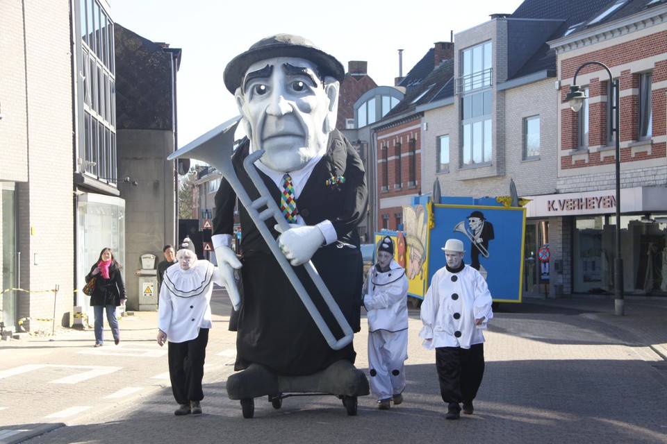 De reus Peer Stoet is de mascotte van carnavalsvereniging Peer Stoet.