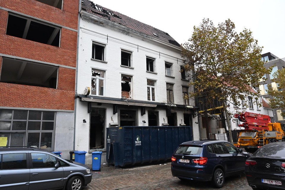 Het restaurantgebouw liep ernstige schade op.