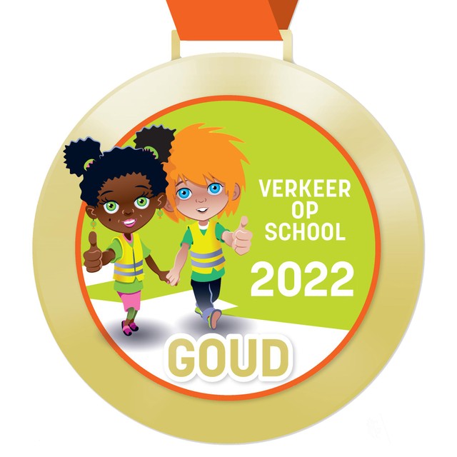 De gouden Verkeer op School-medaille die De Schans mag uithangen. 