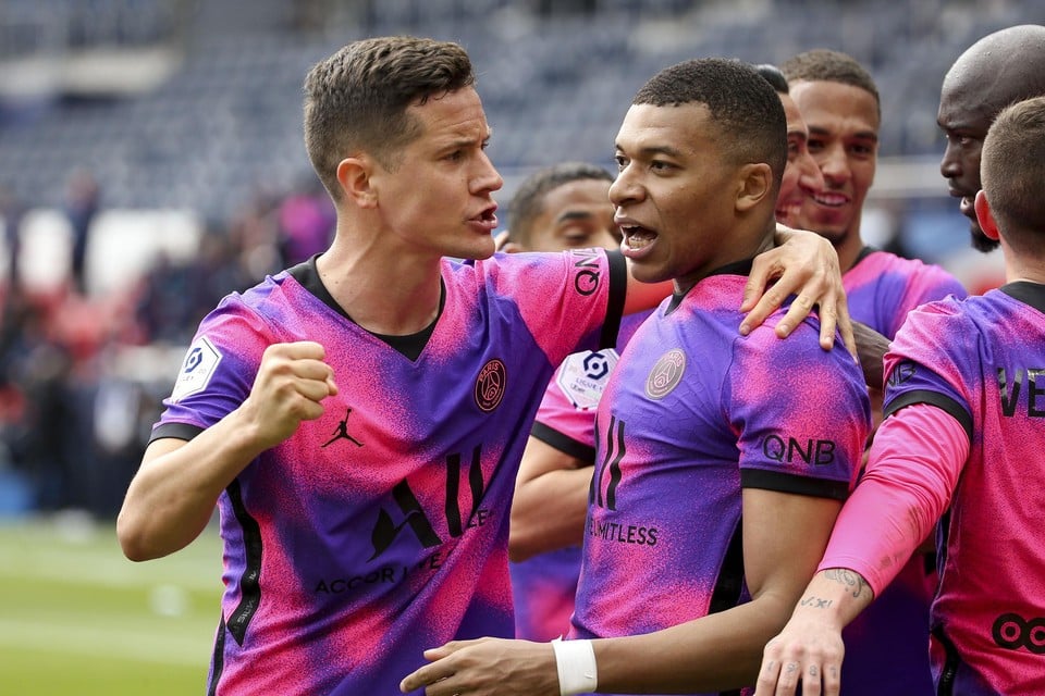 Herrera (links) speelt momenteel voor PSG, dat niet meedoet aan de Super League.