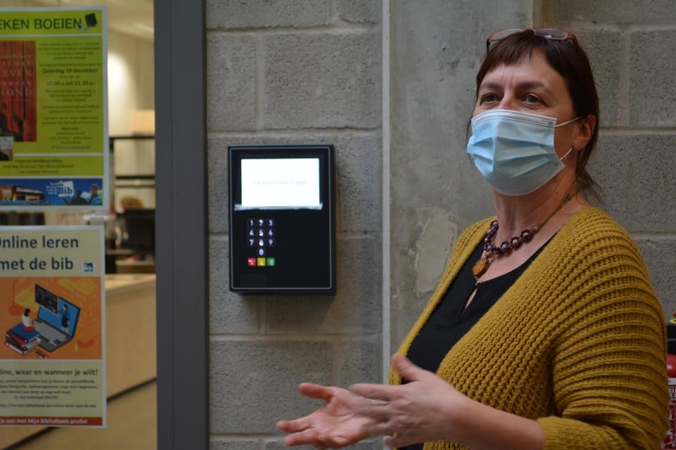 Els Selderslaghs geeft uitleg bij het nieuwe systeem.