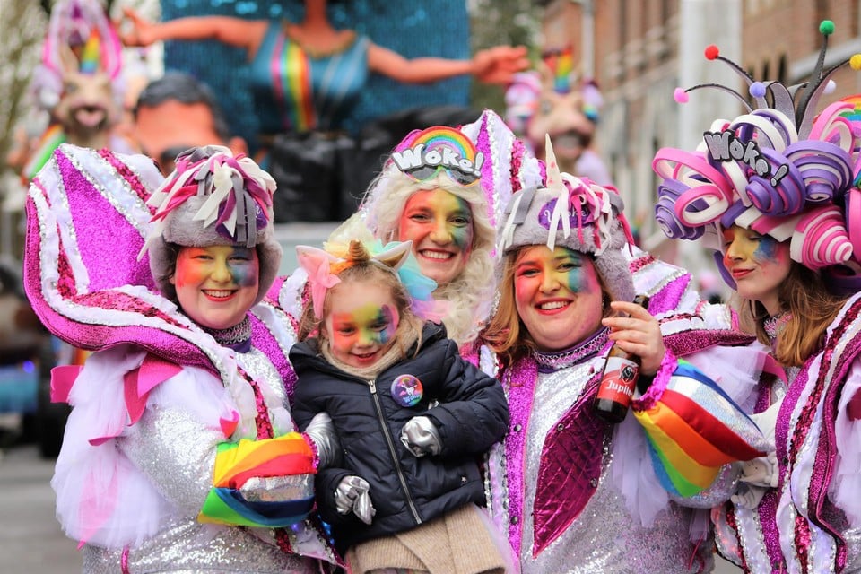 Ondanks de regen was de Willebroekse carnavalsstoet een vrolijke bedoening.