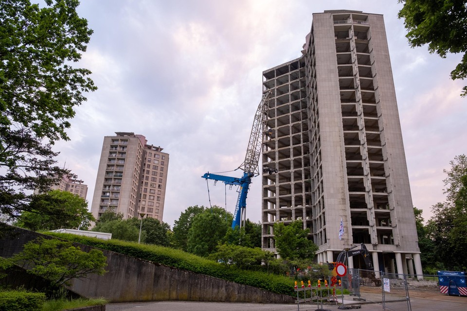 Aan het Kielpark is gestart met de sloop van de eerste van drie woontorens. In 2024 verhuizen de bewoners naar de nieuwbouw.
