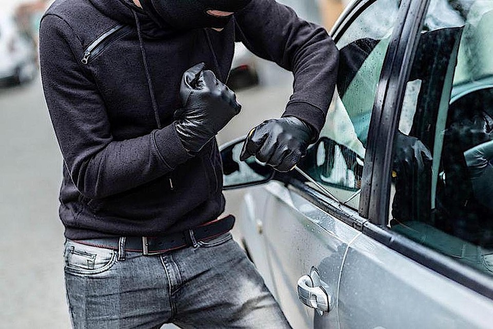 Vooral in de buurt van het Vrijbroekpark sloegen auto-inbrekers toe. 