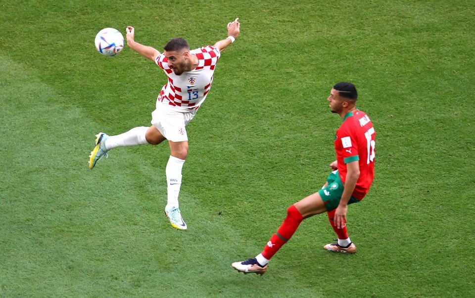 Nikola Vlasic in actie tijdens de eerste groepsmatch van Kroatië op het WK 2022 tegen Marokko. 